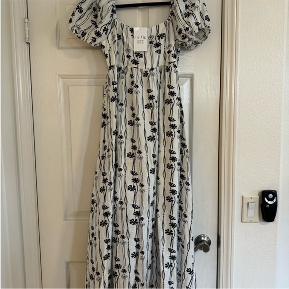 Millibon Dresses & Skirts - Chic Millibon Black Floral Patterned Dress